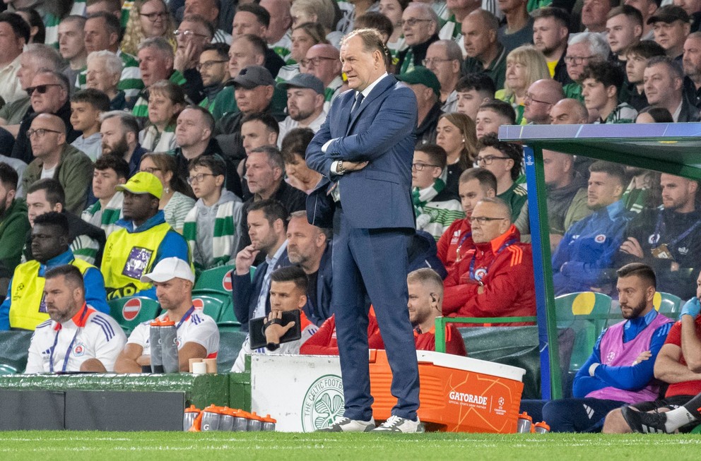 Tréner Vladimír Weiss st. počas zápasu Celtic Glasgow - ŠK Slovan Bratislava v 1. kole ligovej fázy Ligy majstrov.