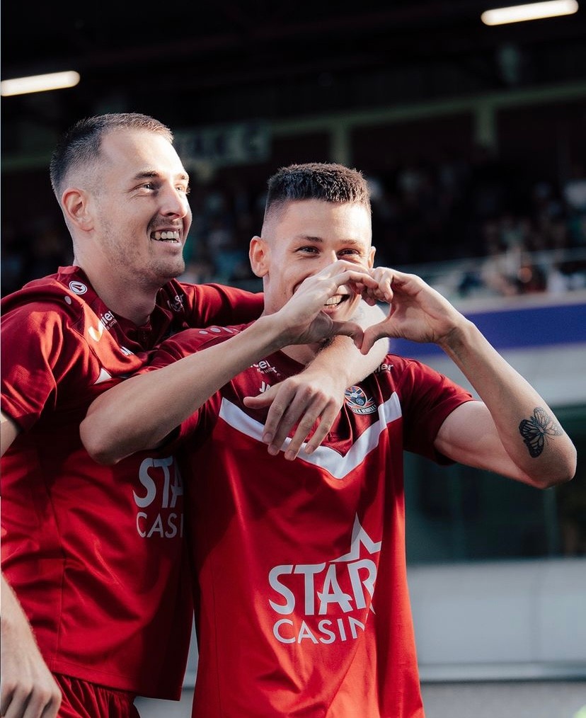 David Hrnčár oslavuje víťazstvo nad Beerschot VA v Jupiler League.