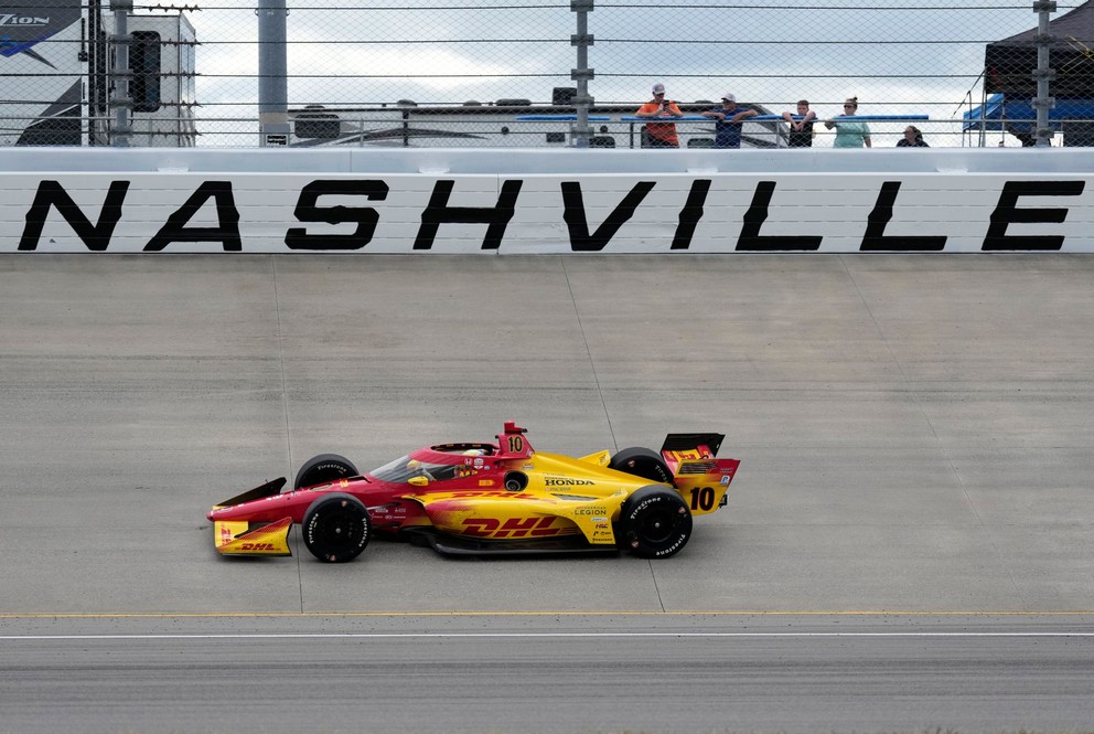 Alex Palou počas pretekov Nashville Superspeedway v rámci IndyCar.