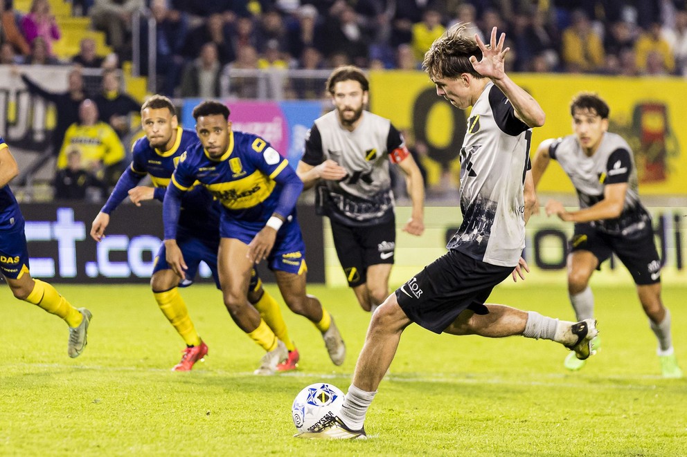 Slovenský futbalista Leo Sauer vo farbách NAC Breda. 