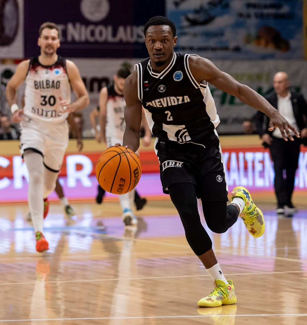 Daishon Smith v zápase BC Prievidza - Bilbao Basket.