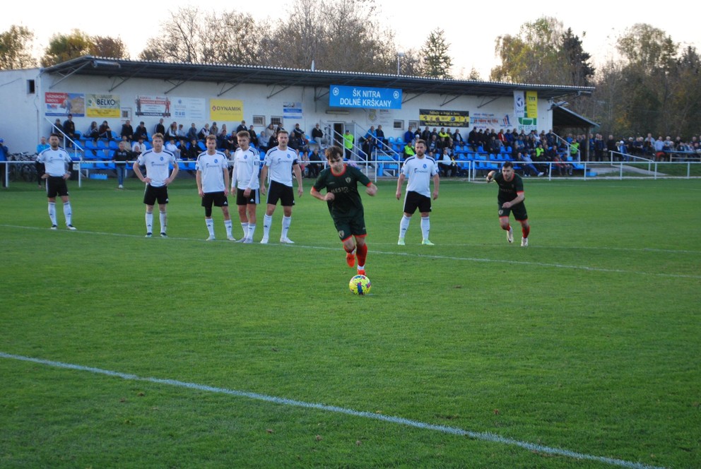 Gólovú bodku dal za šlágrom kola ŠK Nitra-Dolné Krškany - FC Topoľčany z pokutového kopu Topoľčanec Michal Masaryk.