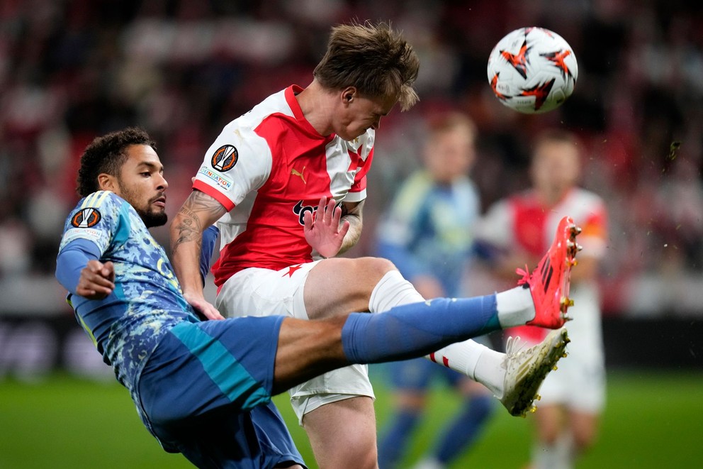 Devyne Rensch (vľavo) v drese Ajax Amsterdam.