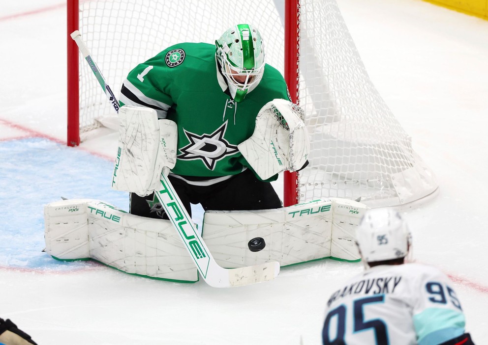 Brankár tímu NHL Dallas Stars Casey DeSmith.