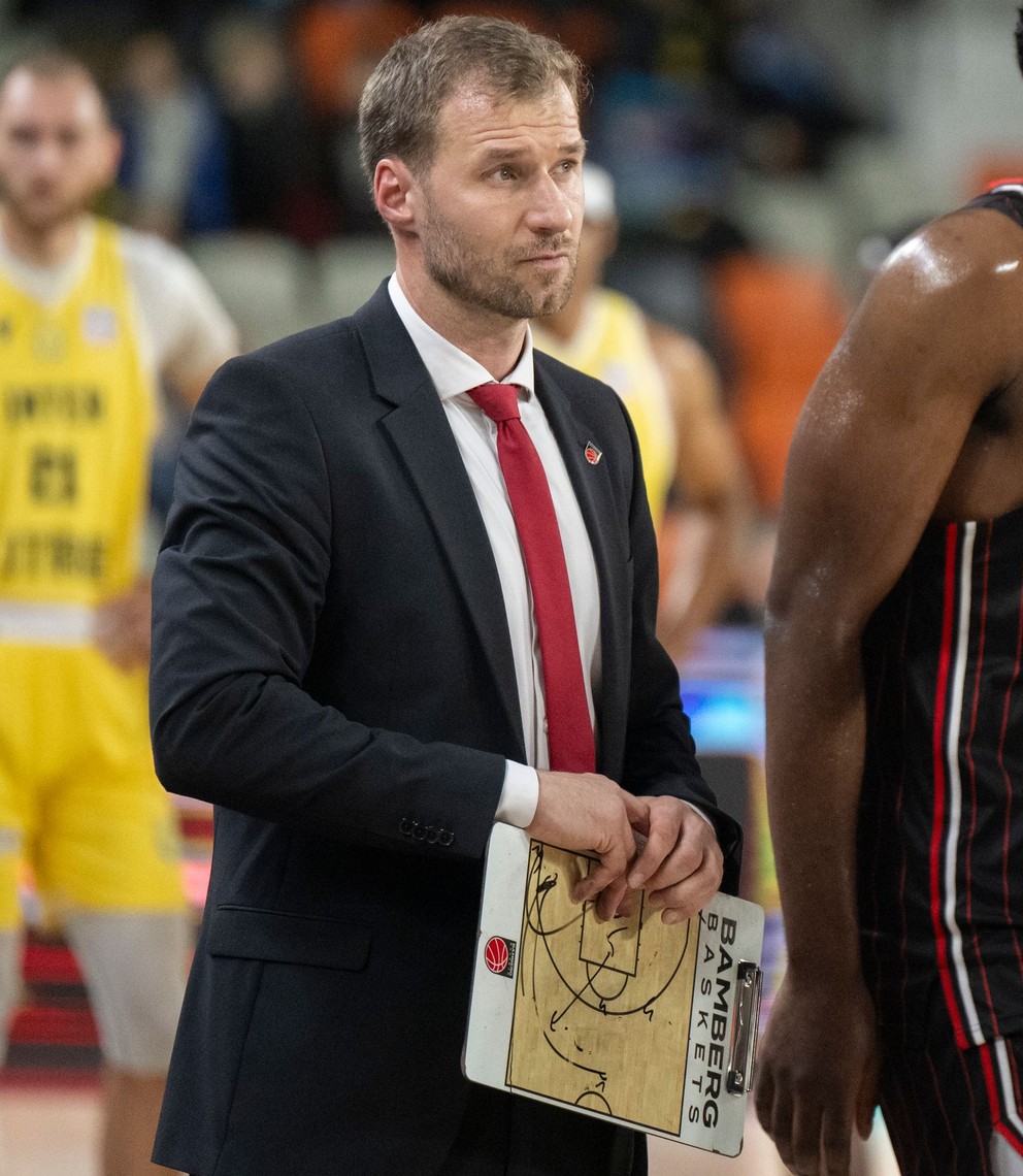 Slovenský tréner tímu Bamberg Baskets Anton Gavel v zápase B - skupiny Severoeurópskej basketbalovej ligy ENBL medzi BK Inter Bratislava – Bamberg Baskets.