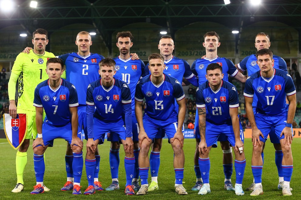 Na snímke základná zostava slovenskej futbalovej reprezentácie do 21 rokov pred prípravným zápasom medzi Slovenskom a Holandskom.