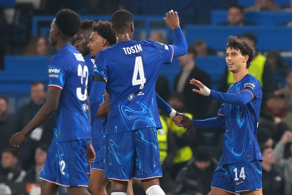 Joao Felix (vpravo) v drese Chelsea FC.