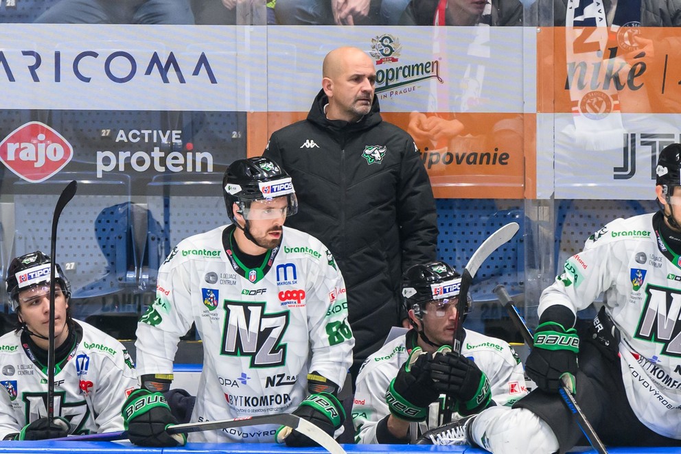 Tréner HC Nové Zámky Miloš Holaň počas 33. kola Tipos extraligy.