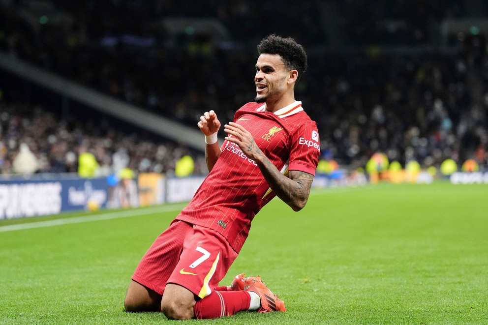 Luis Díaz sa teší po strelenom góle v zápase Tottenham Hotspur - Liverpool FC v 17. kole Premier League.