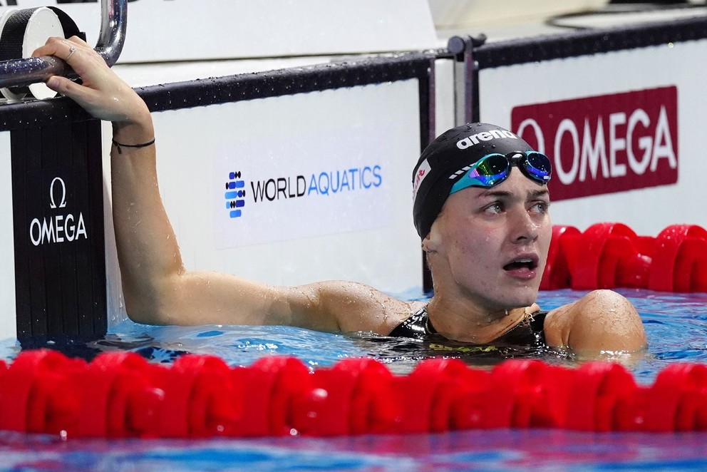 Slovenská plavkyňa Tamara Potocká reaguje po semifinále v disciplíne na 100 m polohové preteky na MS v krátkom bazéne v Budapešti.