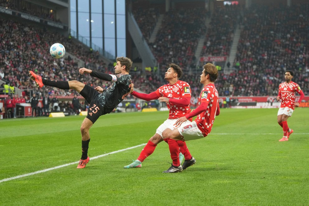 Fotka zo zápasu Mainz - Bayern Mníchov.