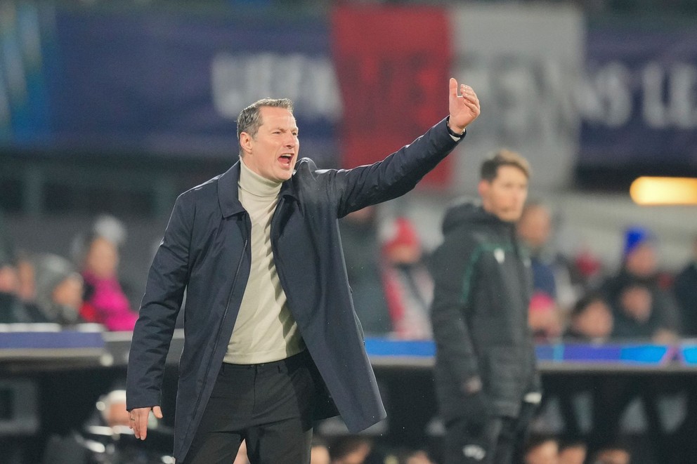 Tréner Brian Priske na lavičke Feyenoordu Rotterdam.