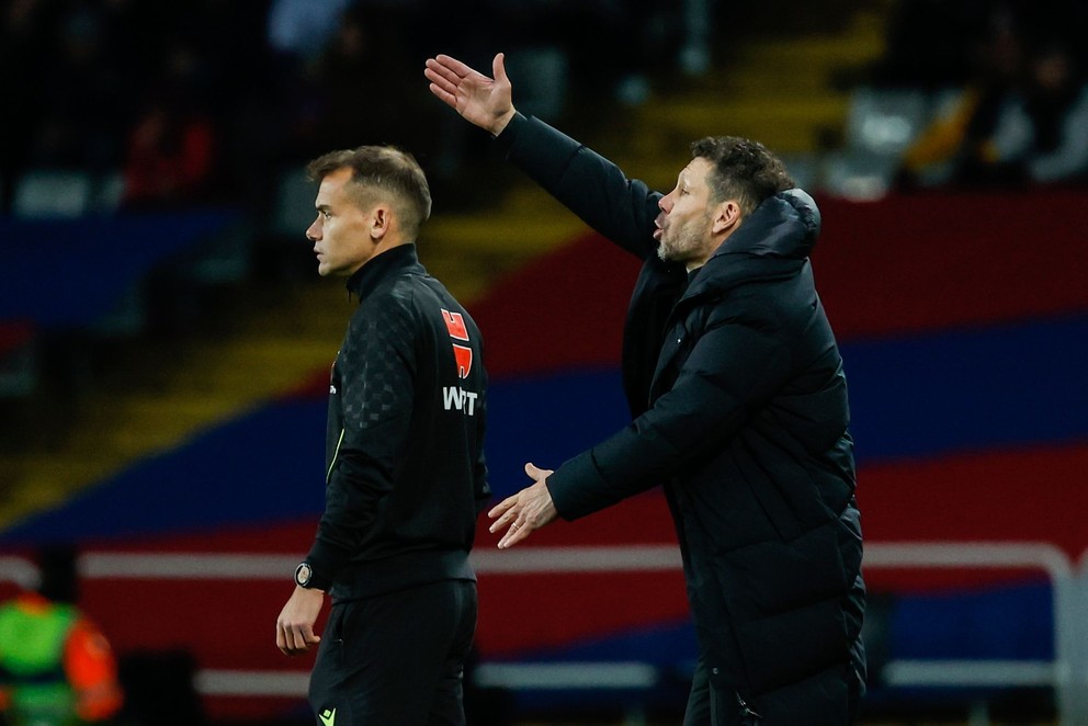 Tréner Atletica Madrid Diego Simeone v zápase s FC Barcelona