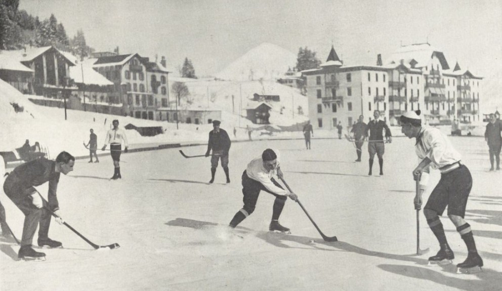 Momentka z premiérových majstrovstiev Európy v hokeji v roku 1910 v dedinke Les Avants.