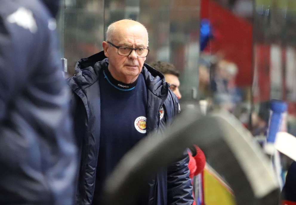 Hlavný tréner HKM Zvolen Peter Mikula.