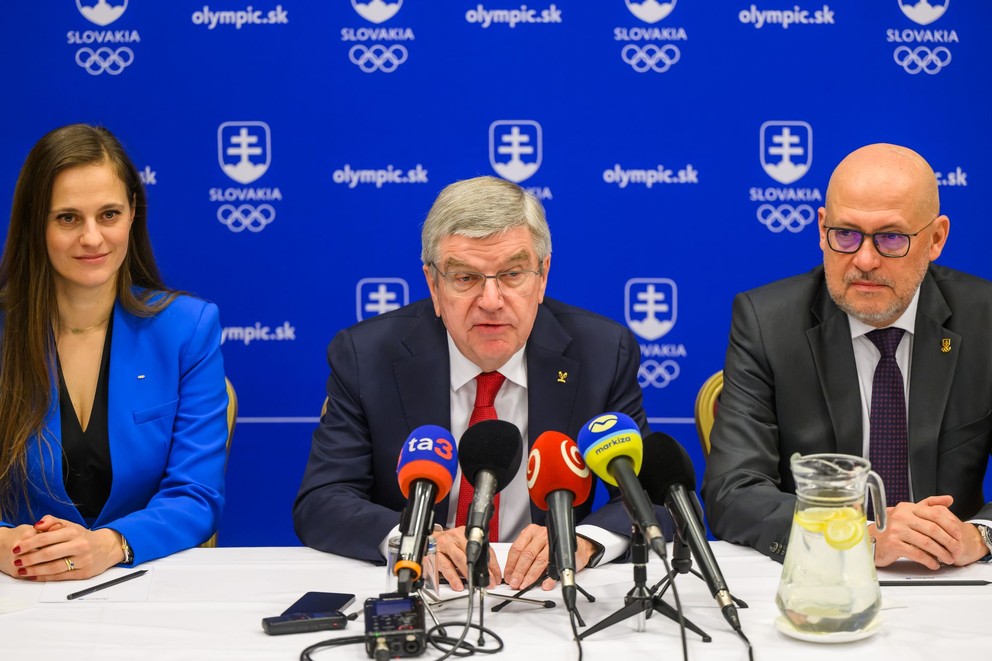 Zľava členka Medzinárodného olympijského výboru (MOV) Danka Hrbeková Barteková, prezident MOV Thomas Bach a prezident Slovenského olympijského a športového výboru (SOŠV)  Anton Siekel.