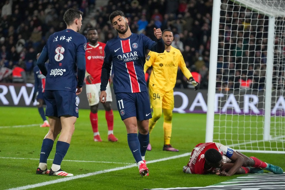 Marco Asensio (v strede) v drese Paríž St. Germain.