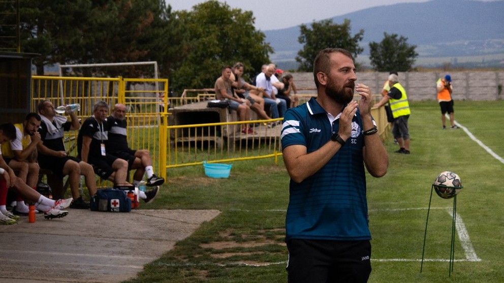 Tréner FK Geča 73 Stanislav Cuprišin.