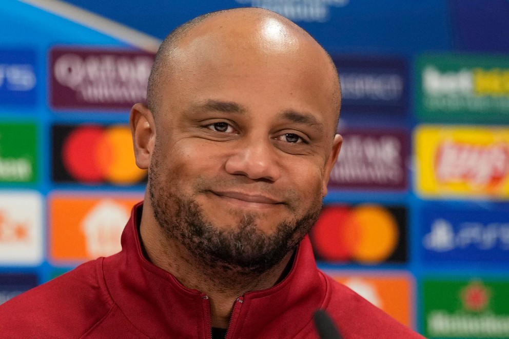 Kouč Bayernu Vincent Kompany pred zápasom so Slovanom.