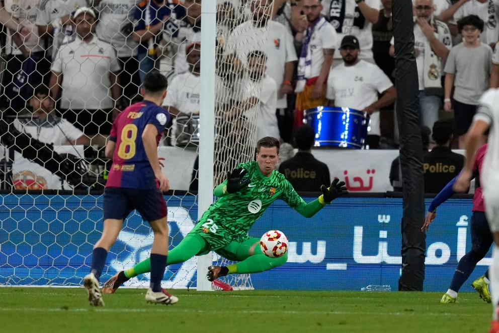 Brankár Wojciech Szczesny v drese FC Barcelona.