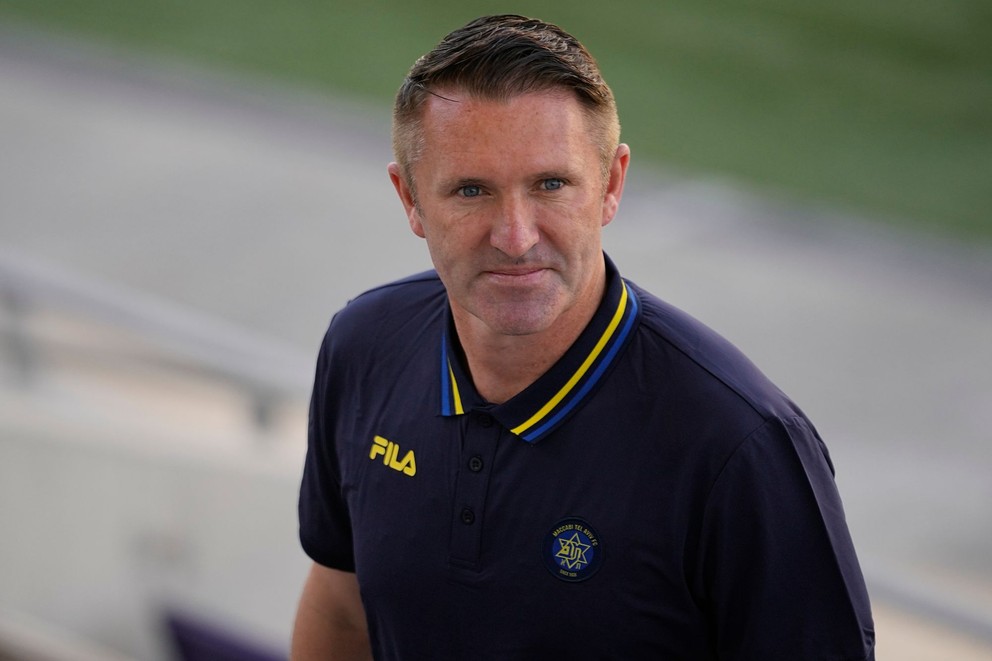 Robbie Keane pózuje fotografom v Tel Avive. Bývalý írsky futbalový reprezentant.