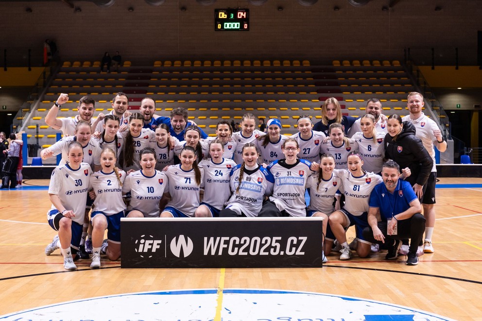Slovenské florbalistky počas kvalifikačného turnaja o postup na MS 2025. 
