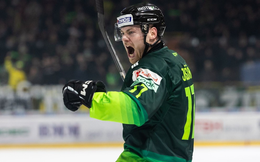 Michal Juščák sa raduje z gólu.