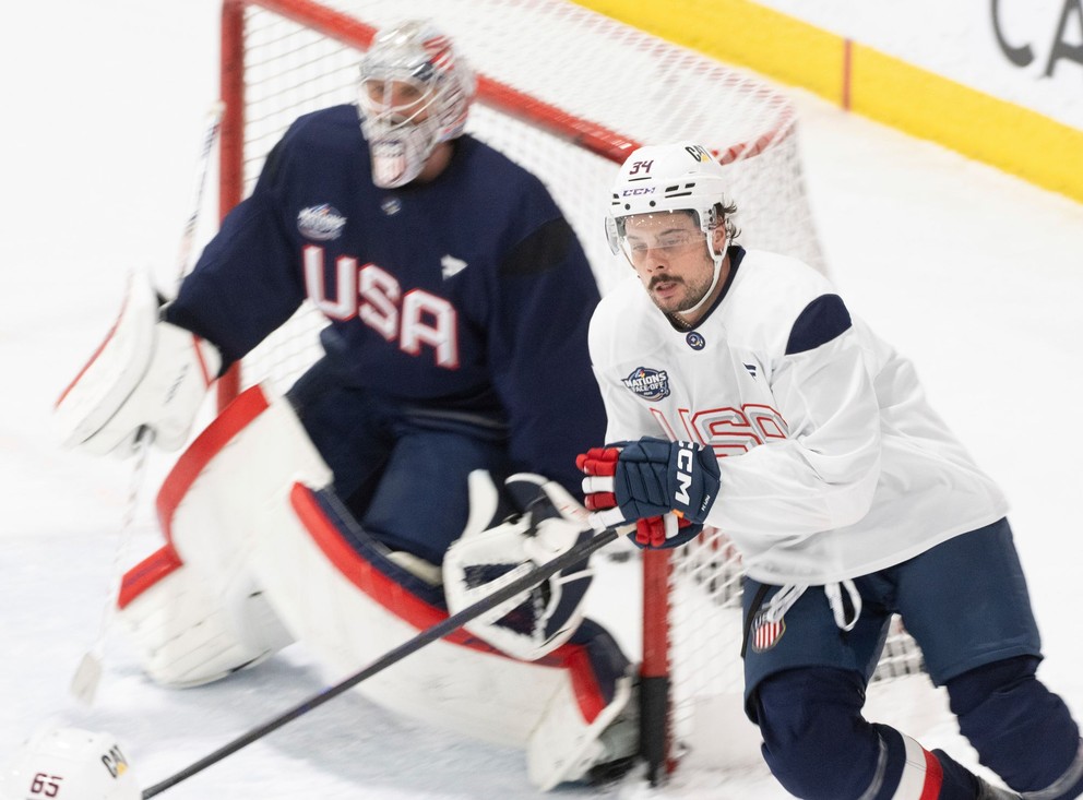 Austin Matthews počas tréningu reprezentácie USA.