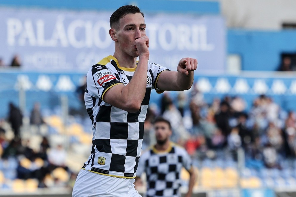 Slovenský futbalista v drese Boavisty Róbert Boženík.