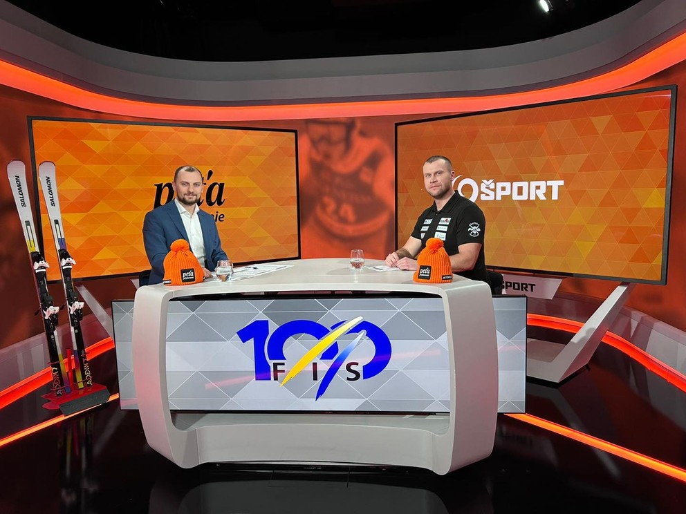 Martin Bendik (vpravo) ako lyžiarsky expert v štúdiu JOJ Šport.