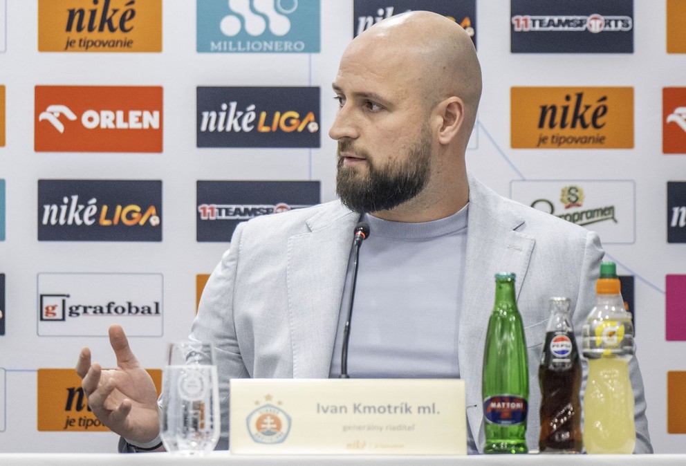 Na snímke generálny riaditeľ ŠK Slovan Bratislava Ivan Kmotrík ml. počas tlačovej konferencie klubu ŠK Slovan Bratislava pred začiatkom jarnej časti futbalovej Niké ligy 7. februára 2025 v Bratislave.