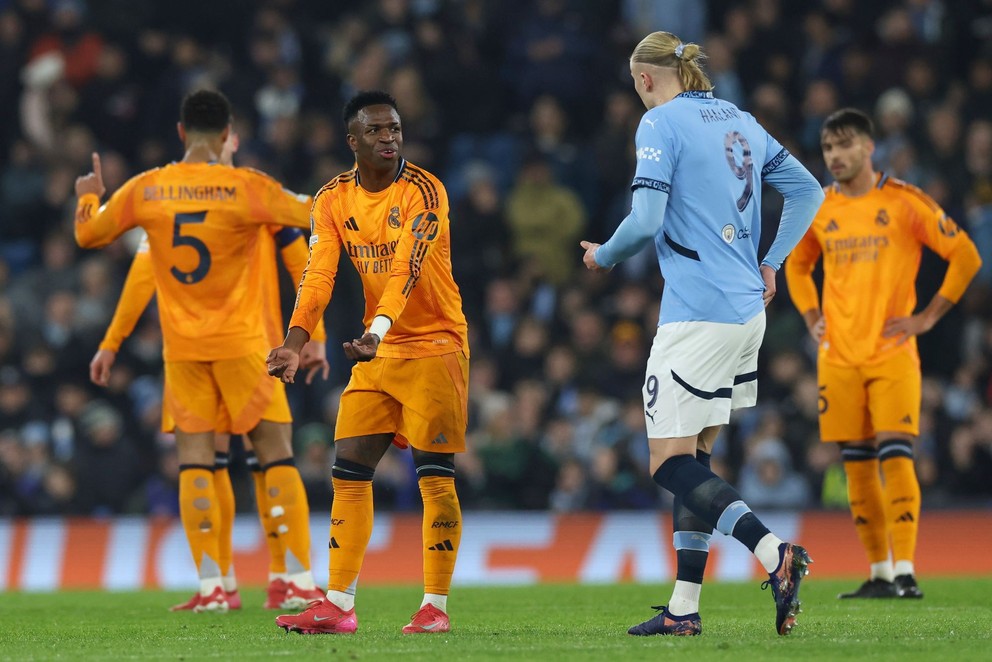 Vinicius Junior a Erling Haaland v zápase Manchester City - Real Madrid.