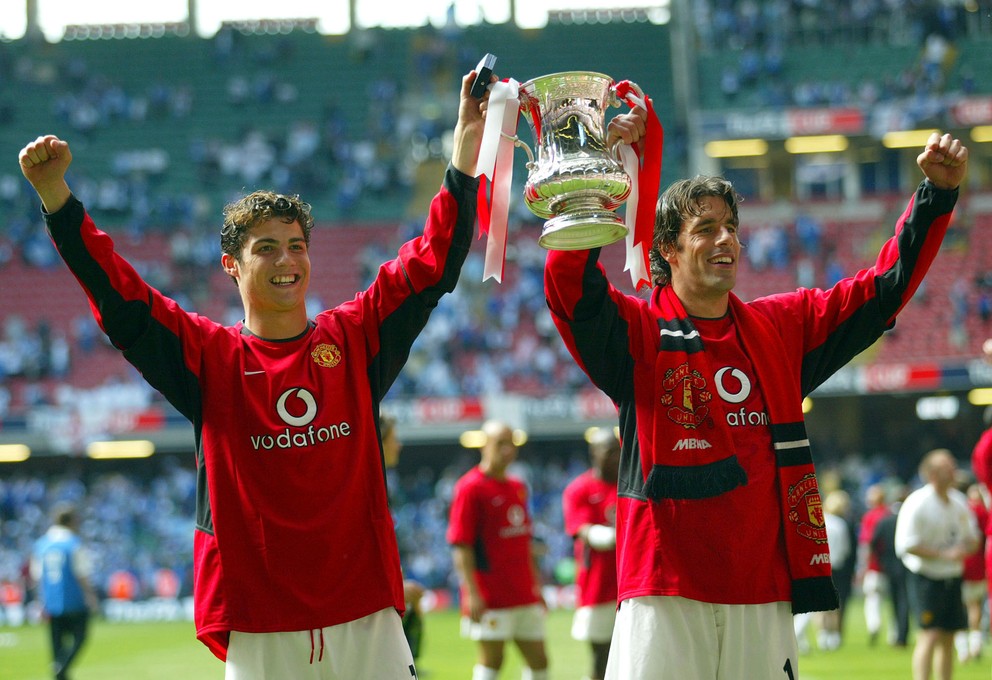 Cristino Ronaldo a Ruud van Nistelrooy po víťazstve v FA Cupe v roku 2004.