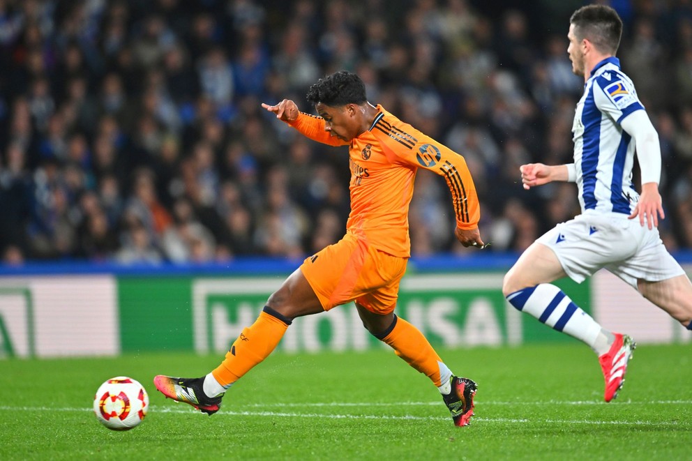 Brazílsky futbalista Endrick v drese Realu Madrid. 