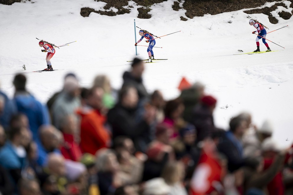 Fotka zo štafety žien na 4x6 km na MS v biatlone 2025 vo švajčiarskom Lenzerheide.