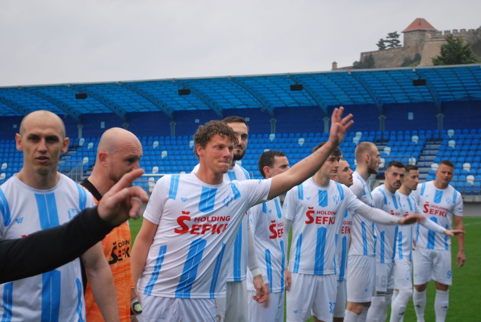 Hráči AC Nitra pred zápasom proti Jacovciam.