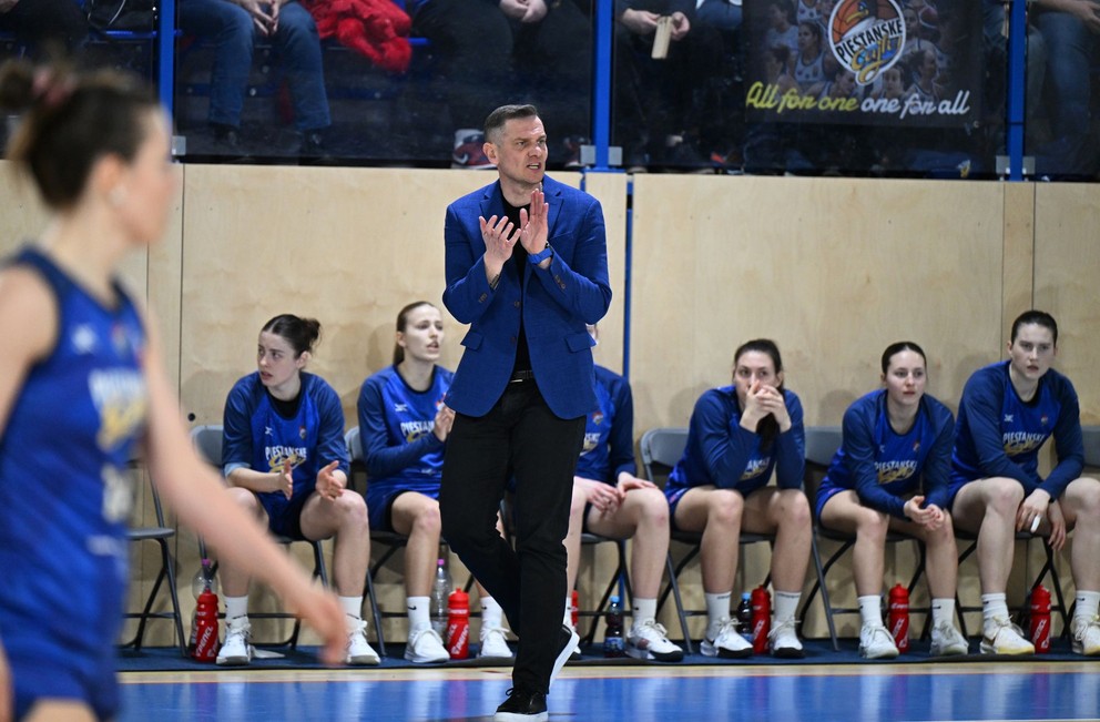 Tréner Piešťanských Čajok Peter Jankovič.