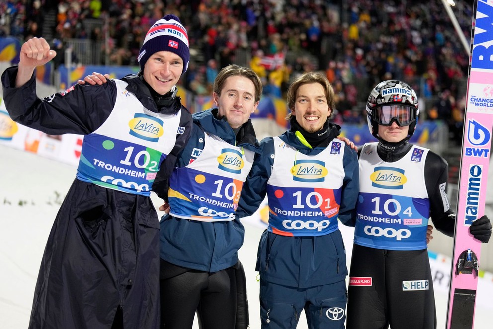 Bronzové družstvo nórskych skokanov na MS v Trondheime: Robin Pedersen, Kristoffer Eriksen Sundal, Johann Andre Forfang, a Marius Lindvik.