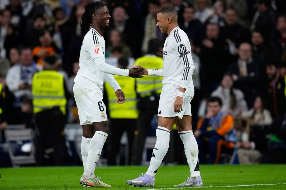 Eduardo Camavinga (vľavo) a Kylian Mbappé oslavujú gól proti Leganes.