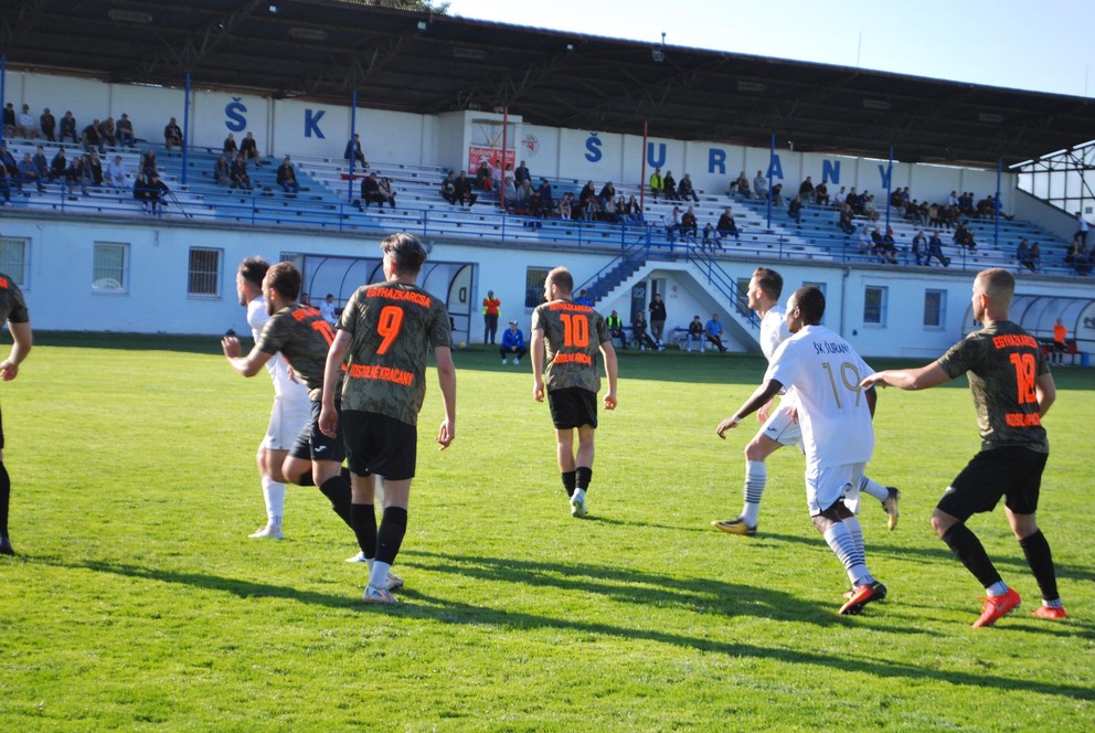 V zápase sa nepresadil ani striedajúci legionár Šurian Ndlovu (19) zo Zimbabwe, ktorého stráži Ukrajinec Piven (18).
