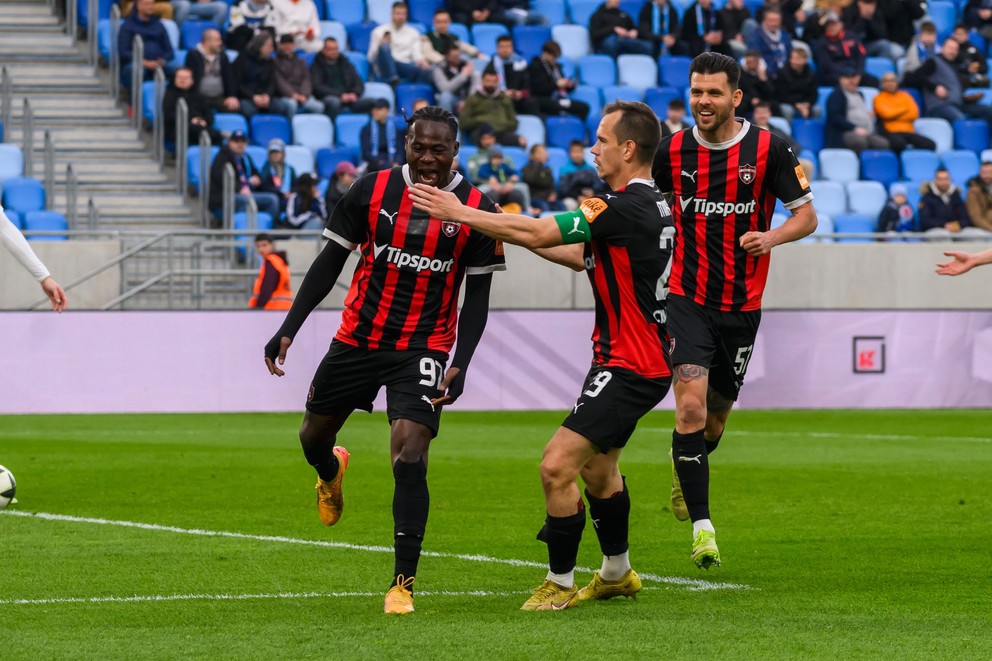 From the left Kelvin Ofi, Martin Mikovič and Michal Ďuriš are looking forward to the goal in the duo of ŠK Slovan Bratislava - FC Spartak Trnava in the 1st match of the Slovnaft Cup semifinals.