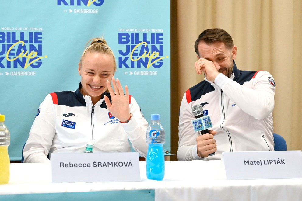 Rebecca Šramková a kapitán Matej Lipták.