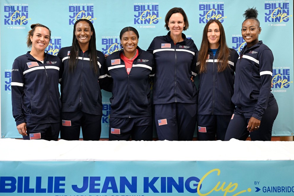 Tím USA, zľava Desirae Krawczyková, Asia Muhammadová, Hailey Baptisteová, kapitánka Lindsay Davenportová, Bernarda Perová a Alycia Parksová.