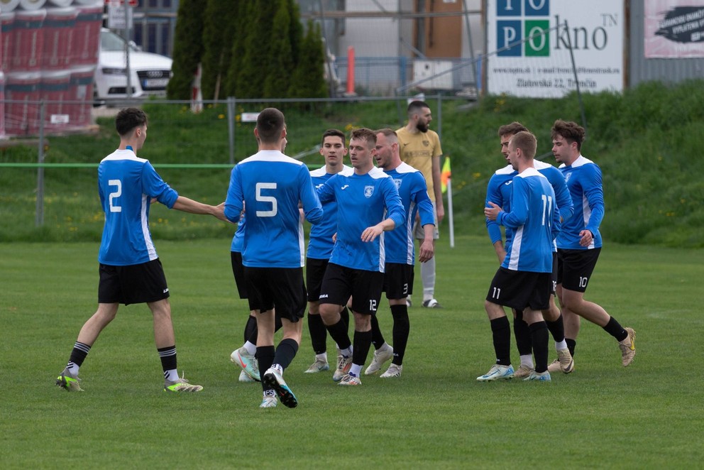 Futbalisti TJ Priehrada Nitrianske Rudno sa tešia z gólu.