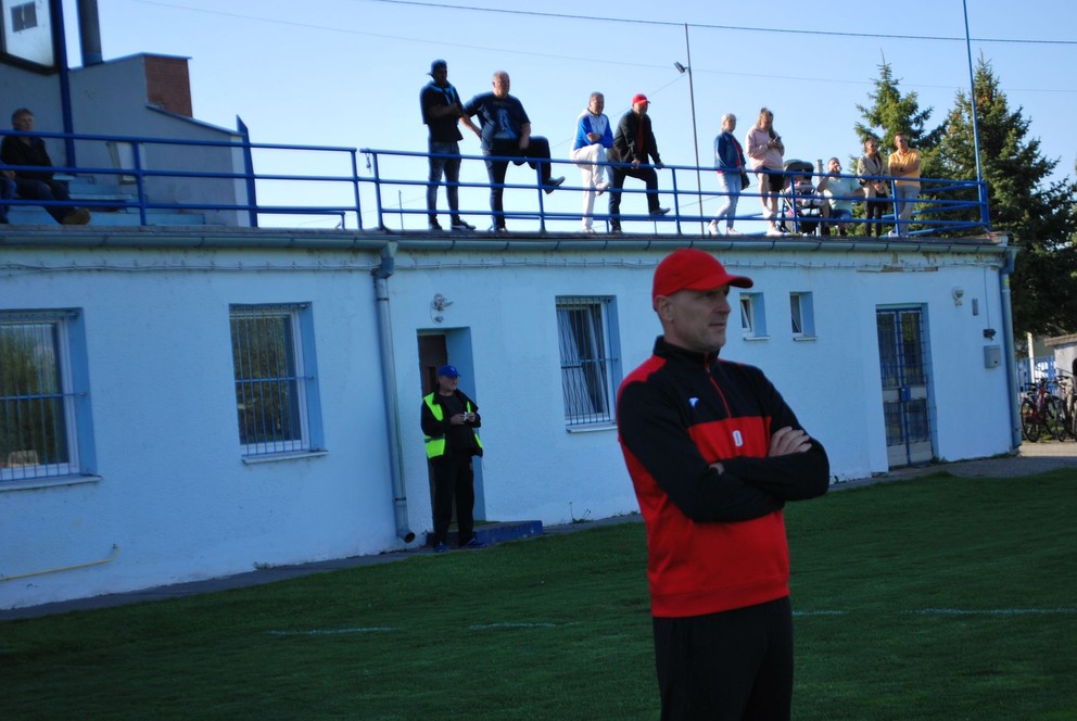 Úspešný kouč TJ Kostolné Kračany Kristián Bogyai - tréner bez nervov.