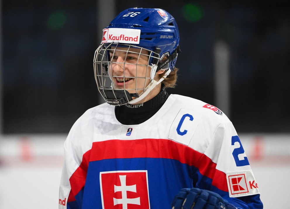 Luka Radivojevič v zápase Slovensko - Fínsko na MS v hokeji do 18 rokov 2025.