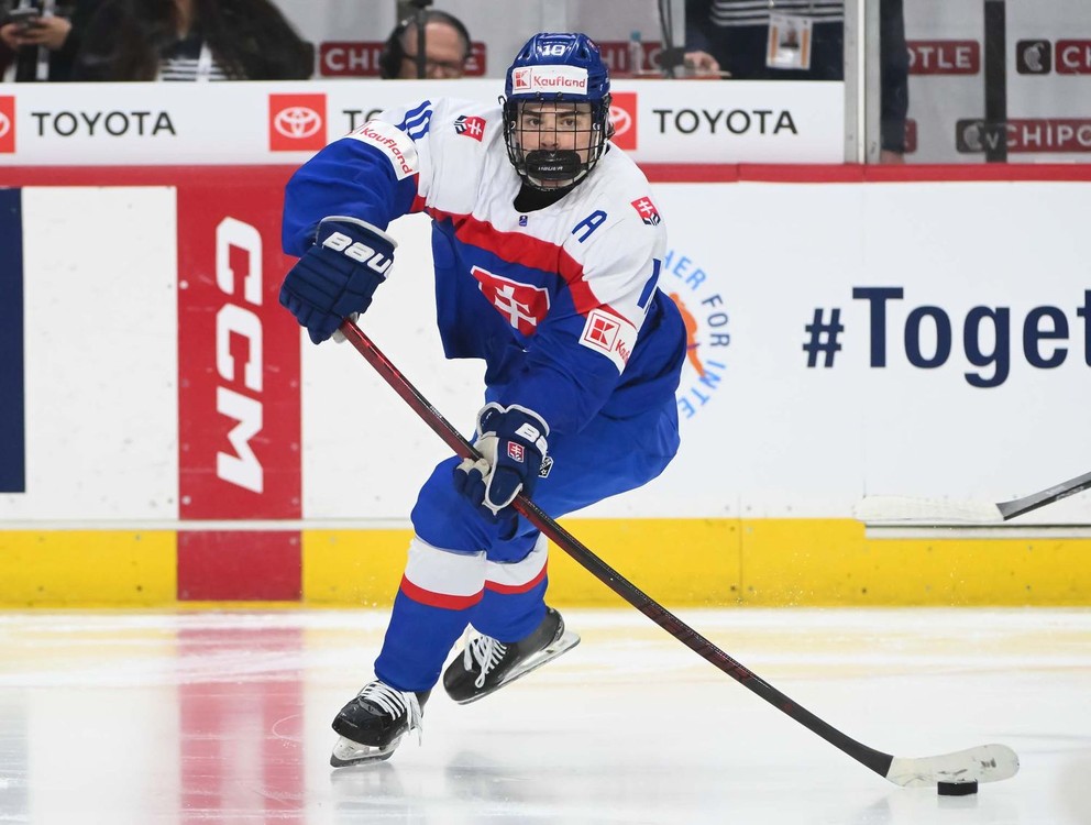 Michal Svrček v zápase Slovensko - Fínsko na MS v hokeji do 18 rokov 2025.