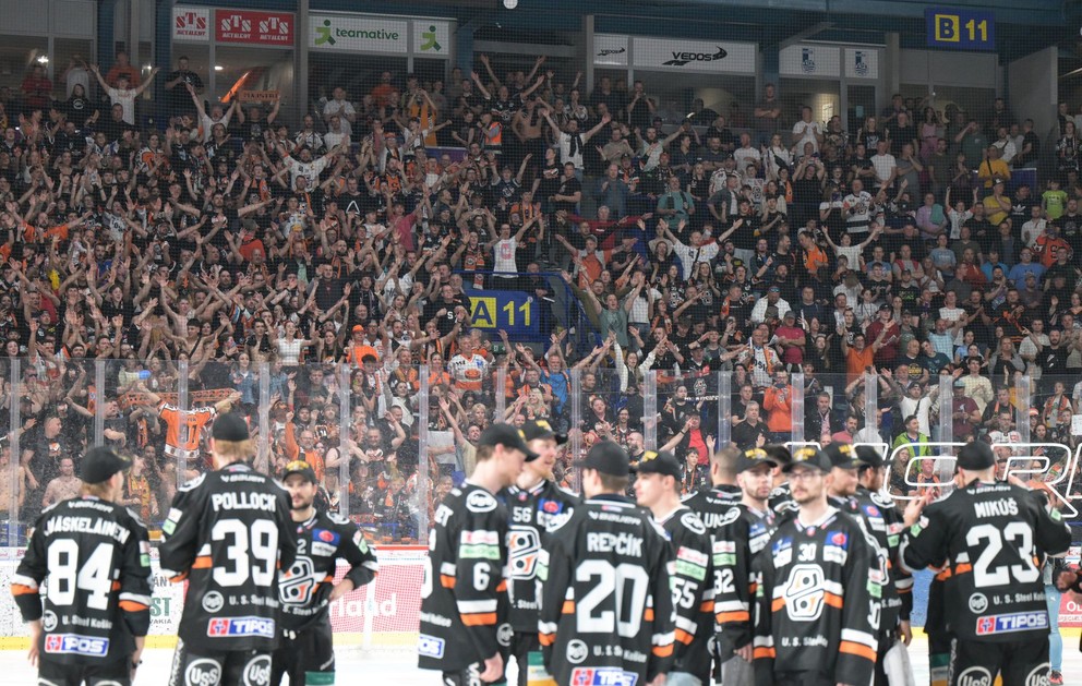 Diváci v Steel Aréne po siedmom zápase finále play off hokejovej Tipos extraligy medzi HC Košice - HK Nitra.