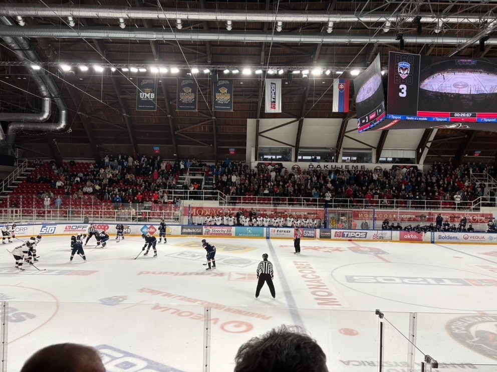 Momentka zo zápasu Barani Banská Bystrica - HC Slovan Bratislava. 