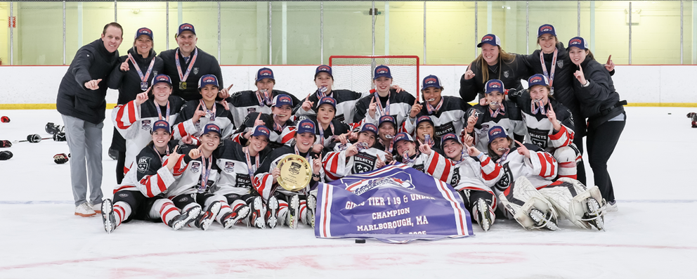 Nela Lopušanová so spoluhráčkami z tímu BK Selects po víťazstve na Národnom šampionáte USA 2025.